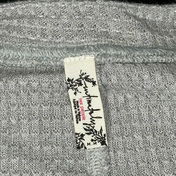 Free People One of the Girls Henley Grey size medium - Picture 4 of 5